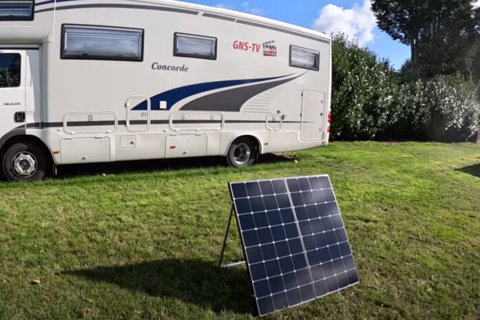 DER SONNENGOTT Mobiler Solarkoffer von GNS-TV Performance mit 240W Black Contakt Zelle & Victron Smart Solarregler | Komplettset mit Transporttasche