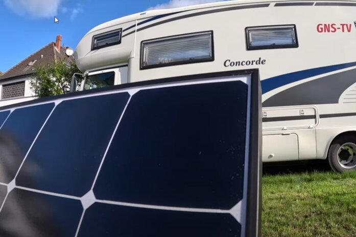 DER SONNENGOTT Mobiler Solarkoffer von GNS-TV Performance mit 240W Black Contakt Zelle & Victron Smart Solarregler | Komplettset mit Transporttasche