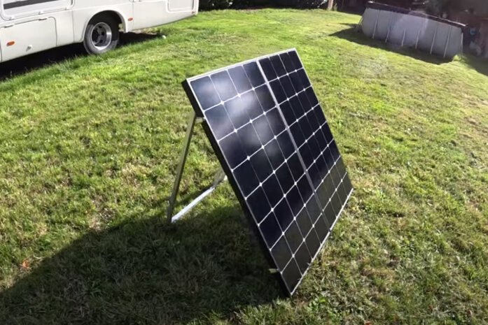 DER SONNENGOTT Mobiler Solarkoffer von GNS-TV Performance mit 240W Black Contakt Zelle & ohne Victron Smart Solarregler | mit Transporttasche